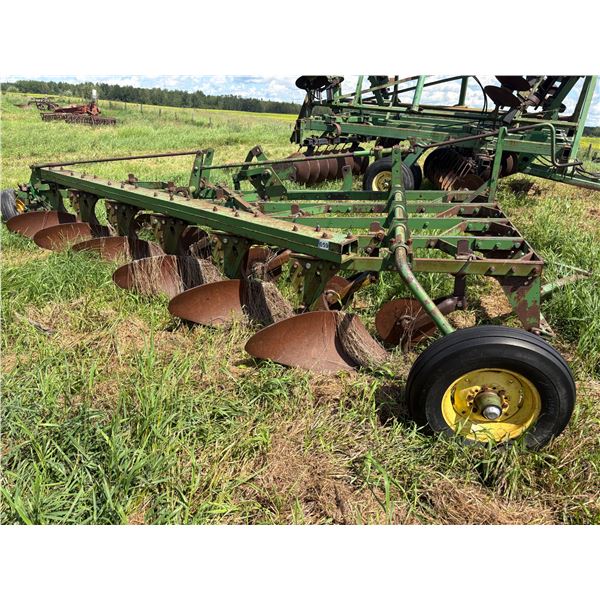 JD F68- 6 bottom plow c/w all coulters