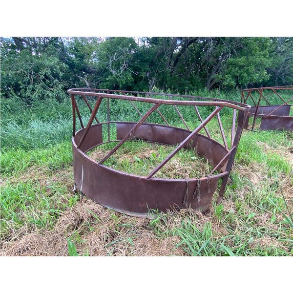 Round bale feeder