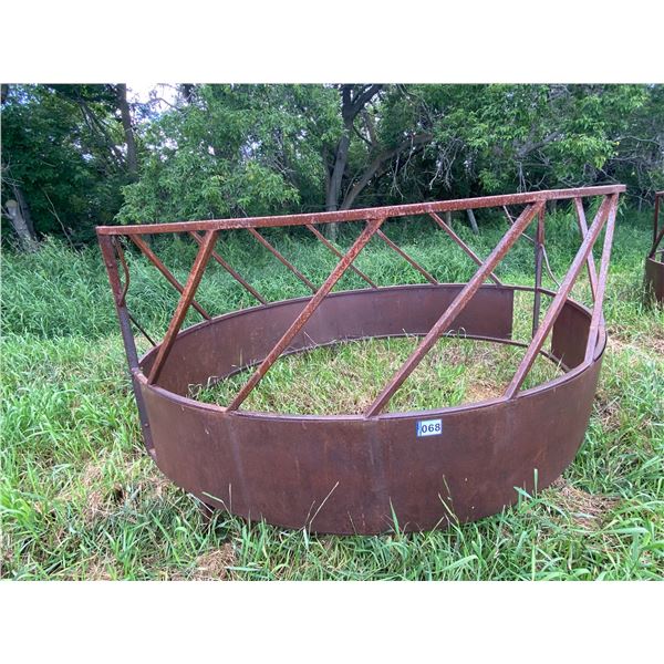 Round bale feeder