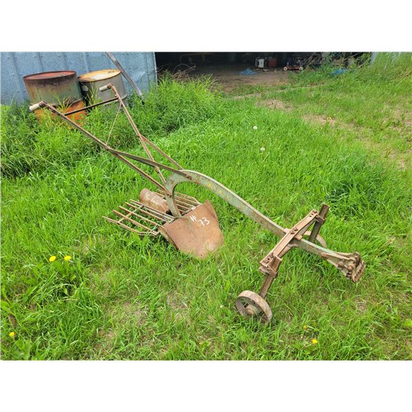 JD potato picker