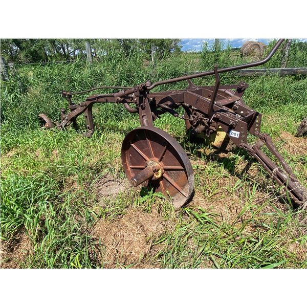 Single btm plow on steel