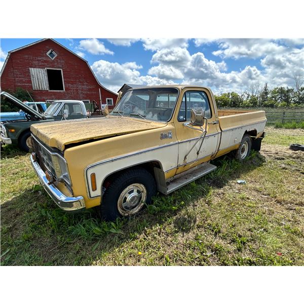 1978 Chev Sierra 25, V8 auto, good tires, yellow & white, showing 64,958 Km, SN: TCL2481528709