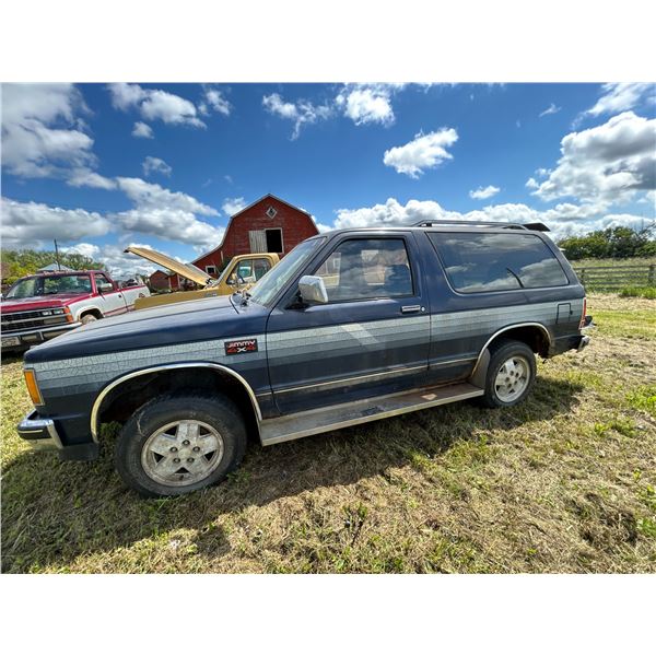1992 Chev 2WD, reg. cab, V6 auto, blue, SN: 1GTEC14V432111563