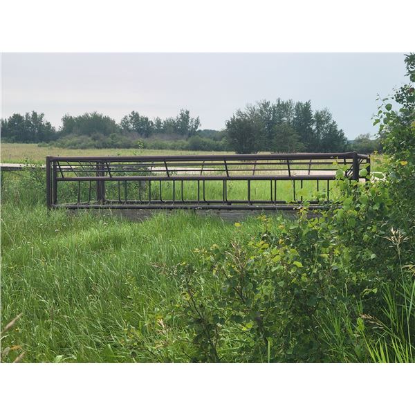 Steel framed round bale feeder for 3 bales at South Gate