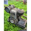 Image 4 : 6 inch. Auger c/w Wisconsin motor