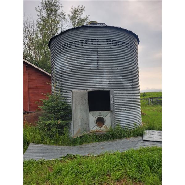 (Lot #'s 130, 131 & 132 are a Group Lot) Westeel Rosco 5-ring grain bin, wheat does not go, it will