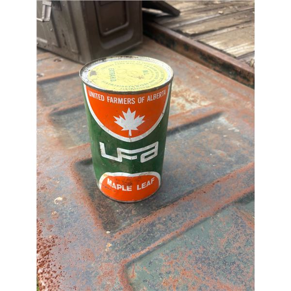 Full quart of 30 SAE oil.