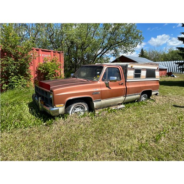 1987 Chev 1500 Sierra Grande, V8 auto, brown & white, c/w canopy VIN: 1GKCT18R0H0525377. Was formall
