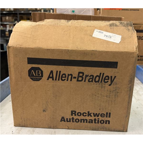 Allen Bradley #MPL-A4530K-MJ72AA Servo Motor