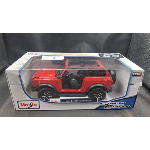 NIB 1:18 Scale die cast 2021 Ford Bronco Badlands