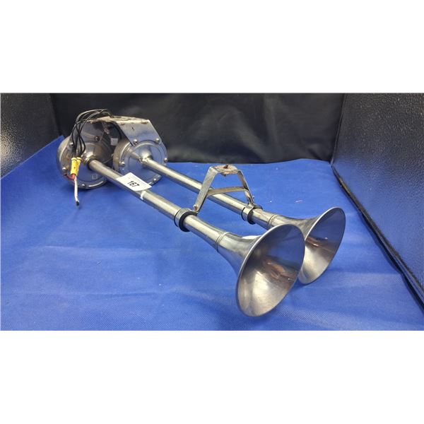 Vintage truck horns 17"
