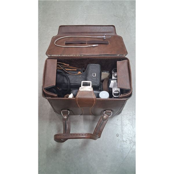 Vintage photagrapher's kit in leather case, everything inc