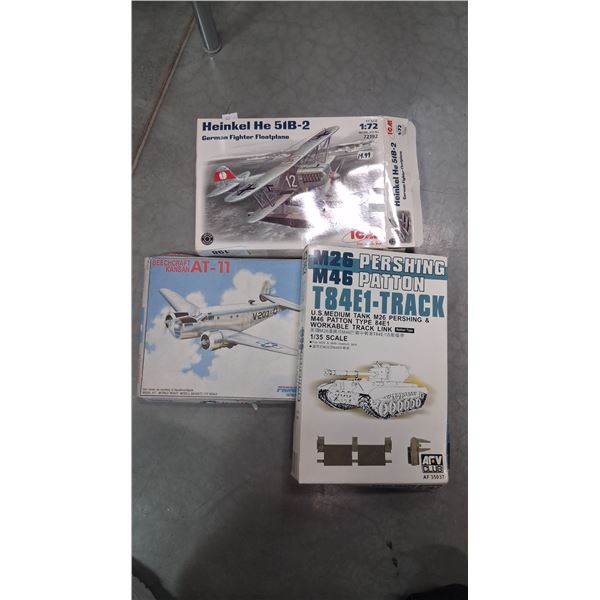 3 1:72 scale model kits