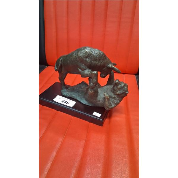 Beautiful vintage Bull & Bear statue 10" base
