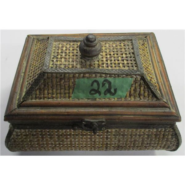 ESTATE:  SMALL TRUNK (APPROX. 7" H X 10" L X 8"W)