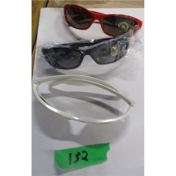 BAG C/W 3 SUNGLASSES