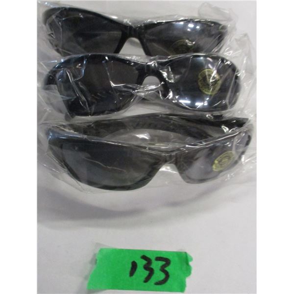 BAG C/W 3 SUNGLASSES