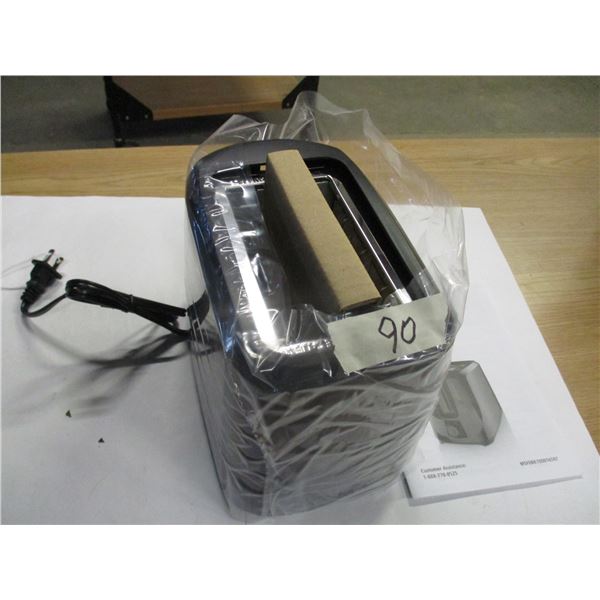 ESTATE:  NEW 2 SLICE TOASTER