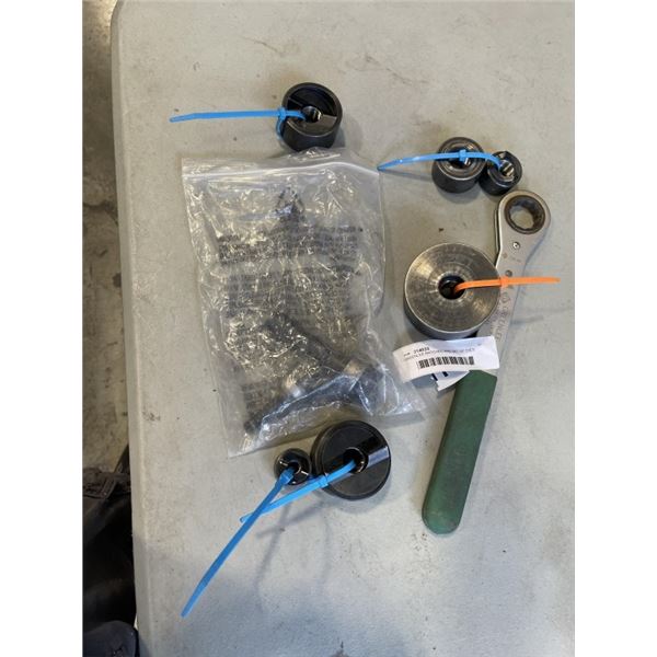 GREENLEE RATCHED AND SET OF DIES