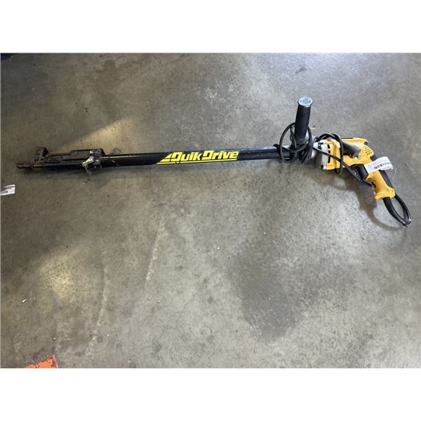 DEWALT VSR SCREW DRIVER WITHQUIKDRIVE ATTACHMENT. WORKING