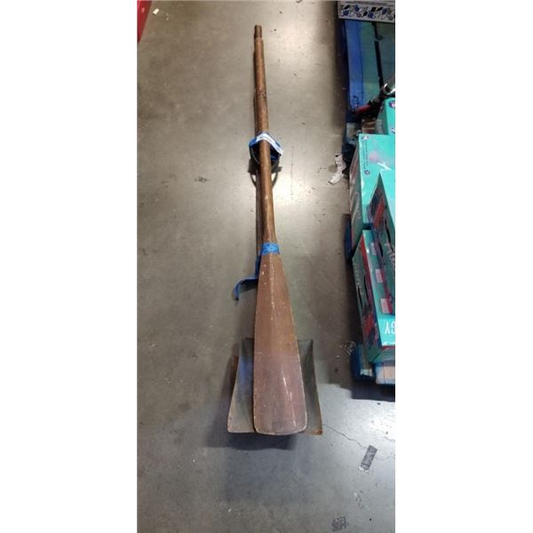 VINTAGE OAR AND 2 SHOVELS
