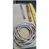 Image 2 : 2 LEVELS, A SQUARE AND WATER HOSE