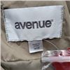 Image 11 : LOT OF WOMEN'S CLOTHING WITH TAGS SIZE XXL AND 4 OVERCOATS