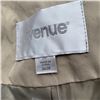 Image 12 : LOT OF WOMEN'S CLOTHING WITH TAGS SIZE XXL AND 4 OVERCOATS