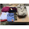 Image 1 : LOT OF WOMEN'S CLOTHING WITH TAGS SIZE XXL AND 4 OVERCOATS