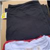 Image 3 : LOT OF WOMEN'S CLOTHING WITH TAGS SIZE XXL AND 4 OVERCOATS