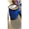 Image 2 : 2 SMALL BLUE PLASTIC BARRELLS WITH LIDS
