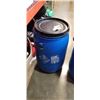 Image 3 : 2 SMALL BLUE PLASTIC BARRELLS WITH LIDS