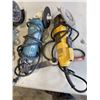 Image 2 : 3 GRINDERS. 2MAKITA, 1 DEWALT