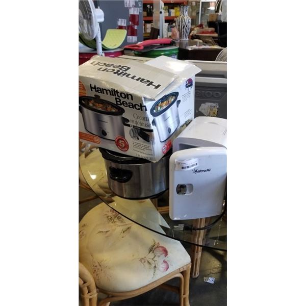 2 SLOW COOKERS AND MINI FRIDGE