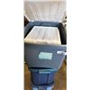 Image 2 : 5 TOTES WITH LIDS