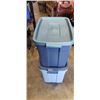 Image 3 : 5 TOTES WITH LIDS