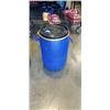 Image 3 : 3 SMALL FOOD GRADE BLUE BARRELS WITH LIDS