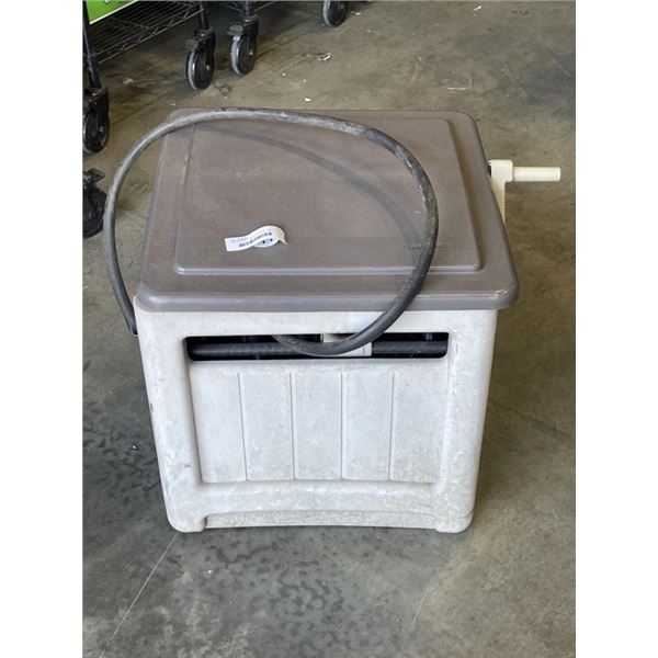 YARDWORKS HOSEREEF CABINET WITH HOSE