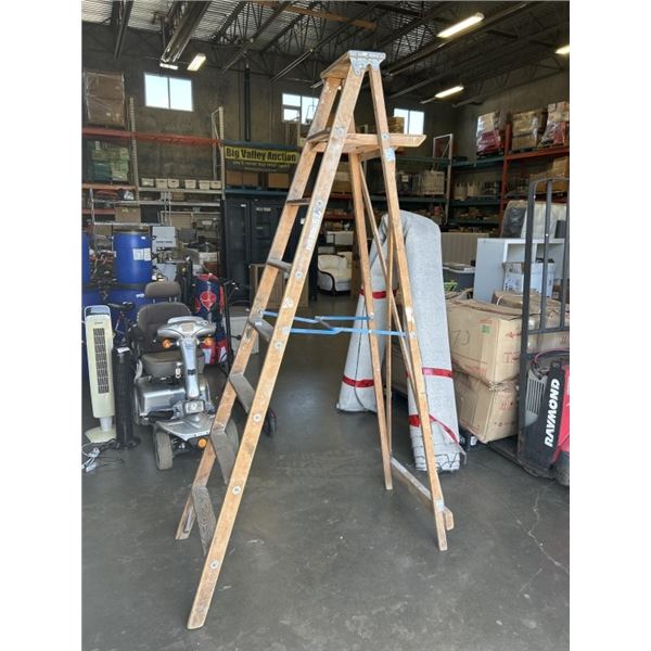 8 FOOT WOOD SUPERIOR LADDER
