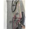 Image 6 : GREEN AND RED SPECIALIZED BIKE