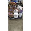 Image 1 : PALLET OF ABANDONDED AUCTION ITEMS