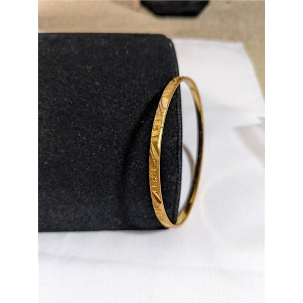 RAISED ENGRAVED GOLD TONE BANGLE