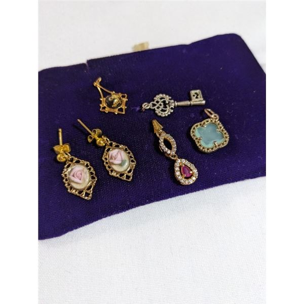 PAIR OF VINTAGE EARRINGS AND 2 PENDANTS