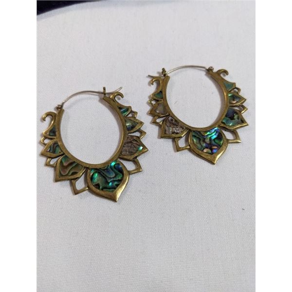 PAIR OF VINTAGE ABALONE INLAID EARRINGS