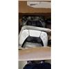 Image 2 : 3 PS 5 CONTROLLERS. WHITE BLACK AND CAMO