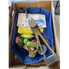 Image 2 : 2 TRAYS OF HOUSE HOLD ITEMS
