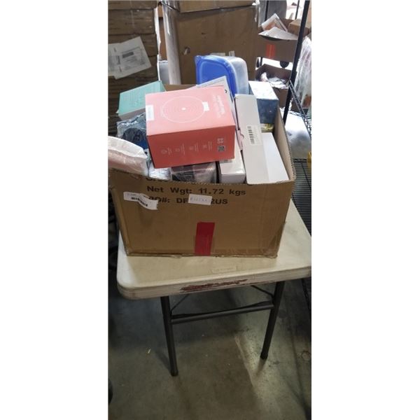 LOT OF KITCHEN ITEMS INCLUDING CROWNFUL MINI WAFFLE MAKER, VEGETABLE CHOPPERS, GLAD PLASTIC CONTAINE