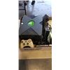 Image 2 : 2 XBOX 360, 1 XBOX, ASSORTED GAMES A ND CONTROLLERS