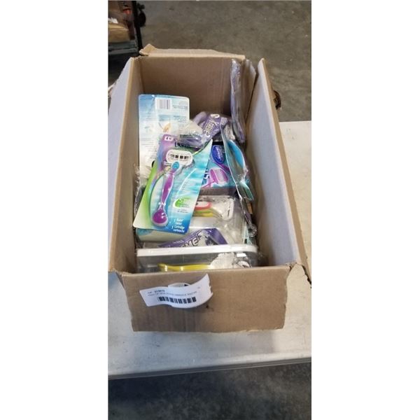 TRAY OF NEW VENUS EMBRACE RAZOR BLADES