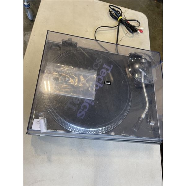 TECHNICS QUARTZ DIRECT DRIVE TURNTABLE MODEL SL-1200MK2